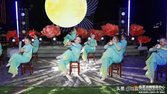 视频多图重温临夏市中秋音乐诗会，蝴蝶桥畔的双月，照亮了多少人的乡愁，绝美～