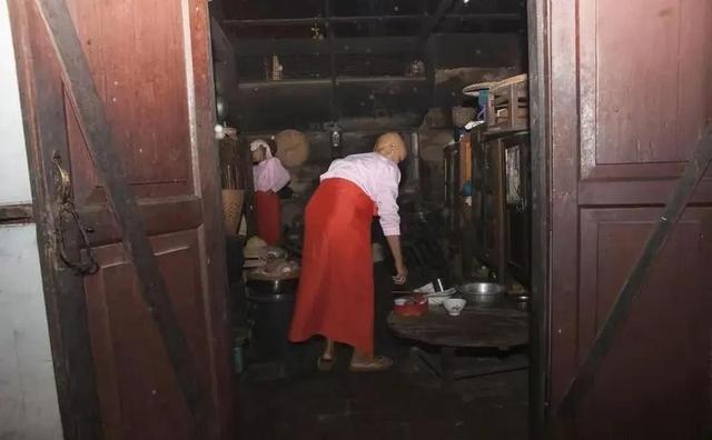 揭秘尼姑庵的黑暗面：尼姑平均年龄不到25，香客人来人往究竟为何
