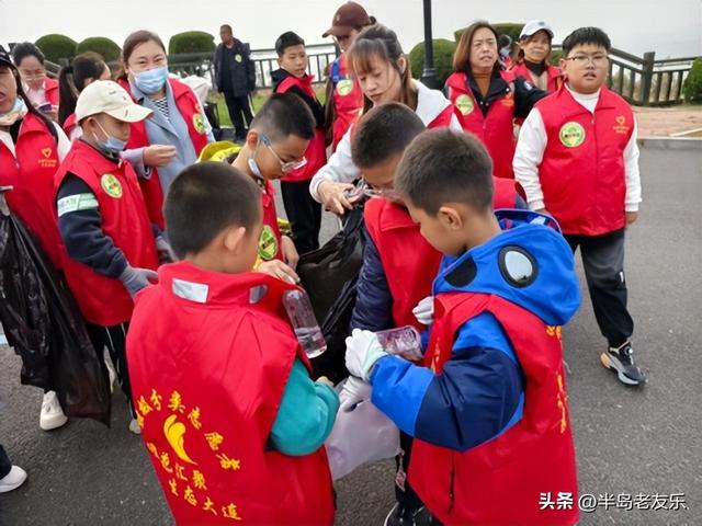 金石滩徒步大会融入垃圾分类“空杯减塑”环保活动