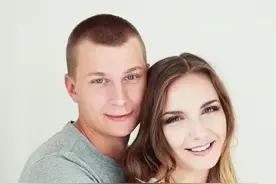 女人遇到自己喜欢的男人，会有这2种肢体反应！图片