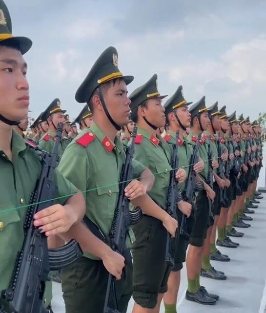 越南又和中国杠上了？中国前脚定下9月3阅兵！越南后脚就定9月2！