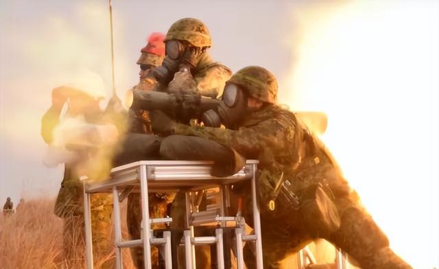 不归路！中国要求日本全面解除武装后，高市早苗宣布解散众议院