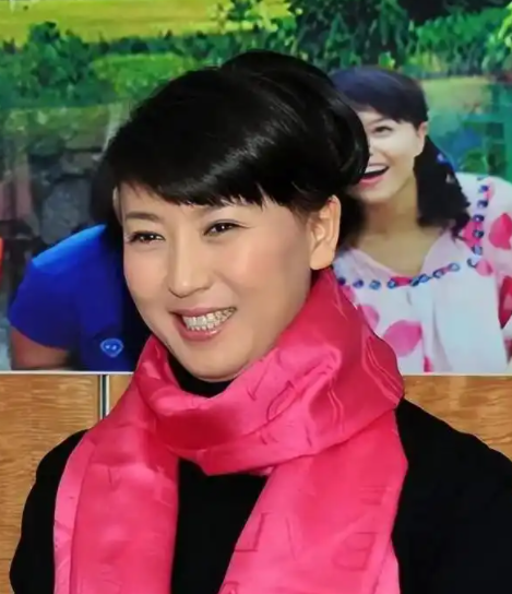 钱再多有什么用？闫学晶如今的现状，给所有53岁的女性提了个醒