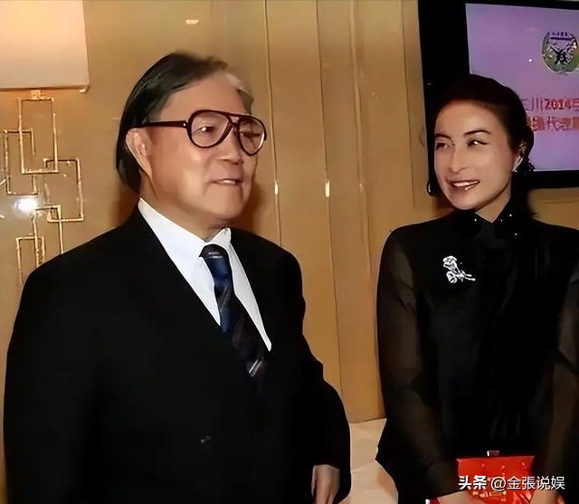 霍震霆没想到	，44岁儿媳郭晶晶再次官宣喜讯，让整个阔太圈沉默了