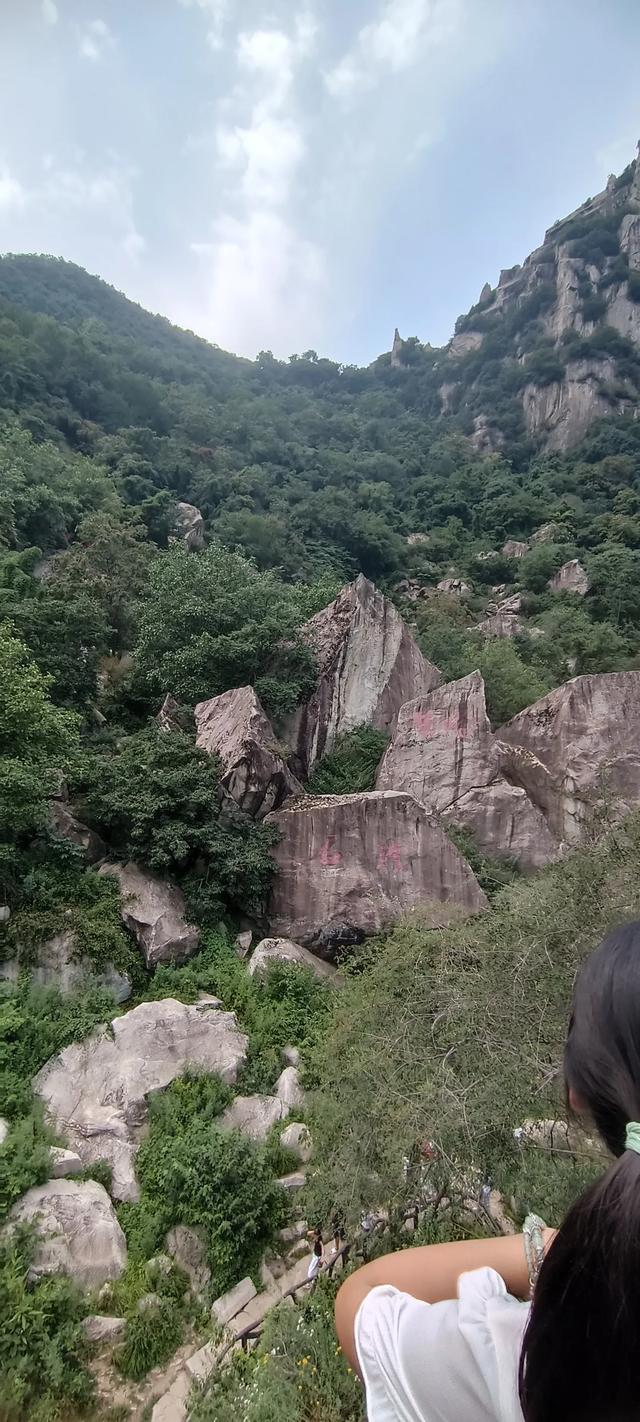 湖光山色，碧波微澜下的翠华山山崩奇观