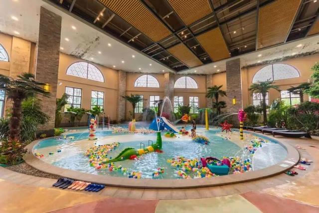 降温天的终极浪漫，是泡进一池温泉里