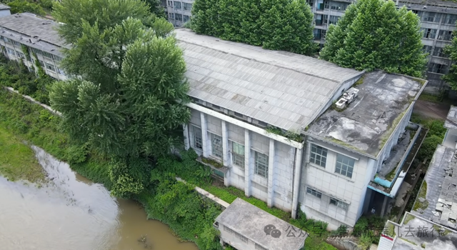 贵州大山中的“鬼城”，繁华热闹堪比县城，20年前为何上万人搬离