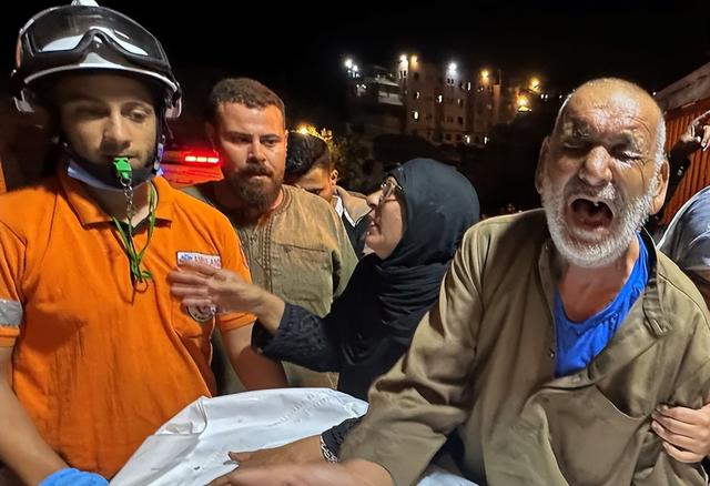 加沙战火重燃！以色列撕毁协议	，多次空袭火光冲天，哈马斯喊冤