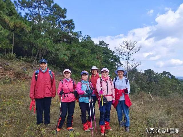 周末徒步,走昆明嵩明的灵云山,游法界寺、走森林步道,休闲惬意