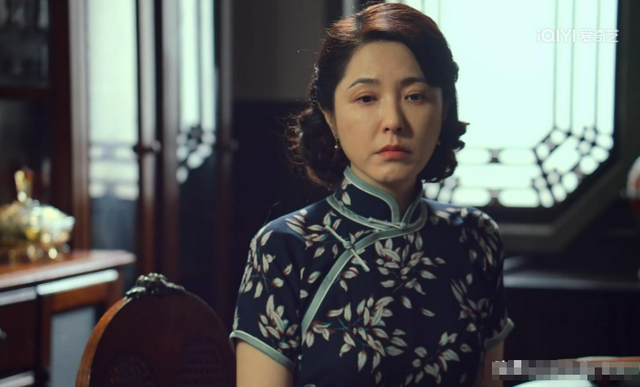 整容脸又来霍霍央视谍战剧？呆板僵硬、一脸苦相，难怪观众不买账