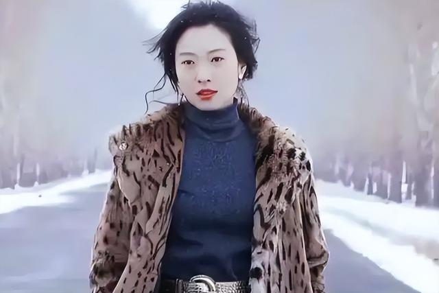 许亚军捧着，段奕宏护着，郭京飞宠着，演了55部戏，41岁终于红了