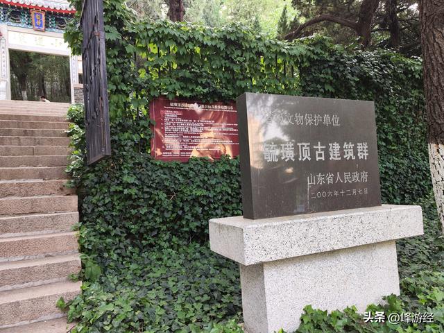 落日余晖下的毓璜顶一片金黄，毓璜和玉皇傻傻分不清