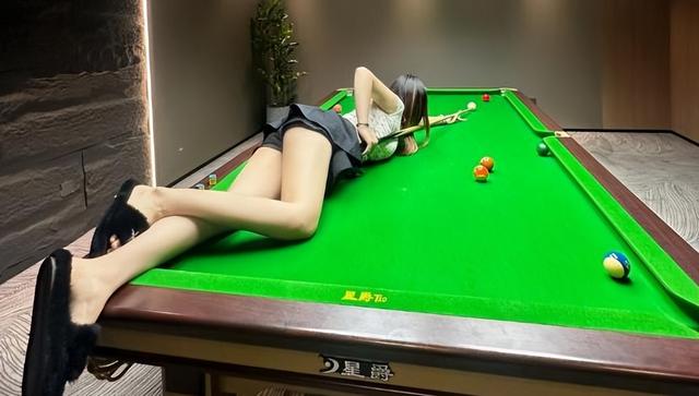 台球厅被曝“特殊服务”，包间暗藏玄机，美女陪练988包一杆进洞