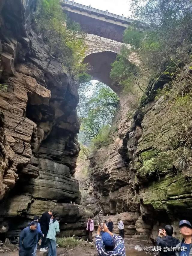 富平薛镇赵老峪北村，赏红叶观石桥瀑布，这条环线真是美爆了！