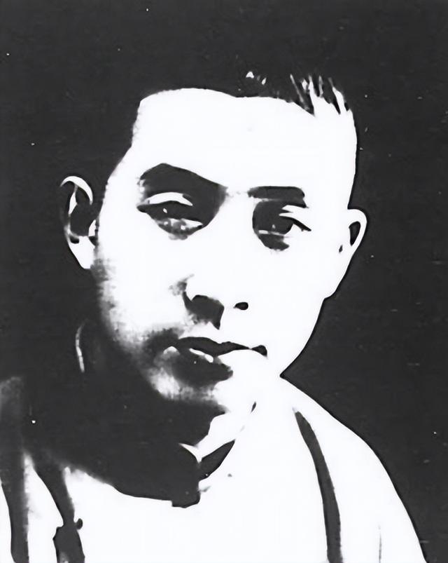 2004年，薄一波96岁生日，聂力带小外孙去看望：快给太爷磕头