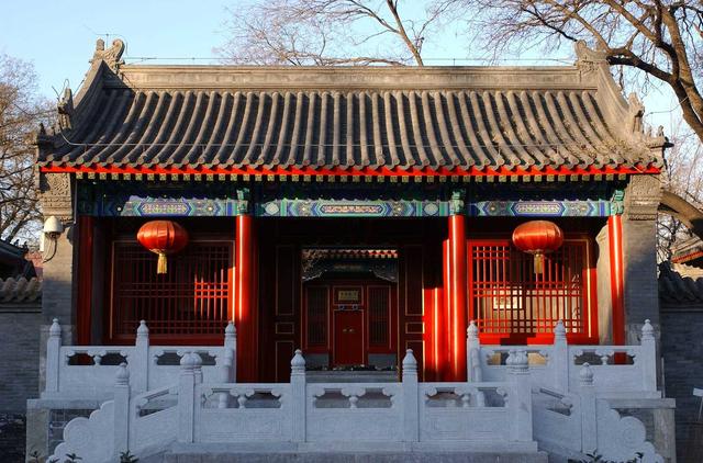 大清灭亡后，王爷们的王府的都卖给了谁