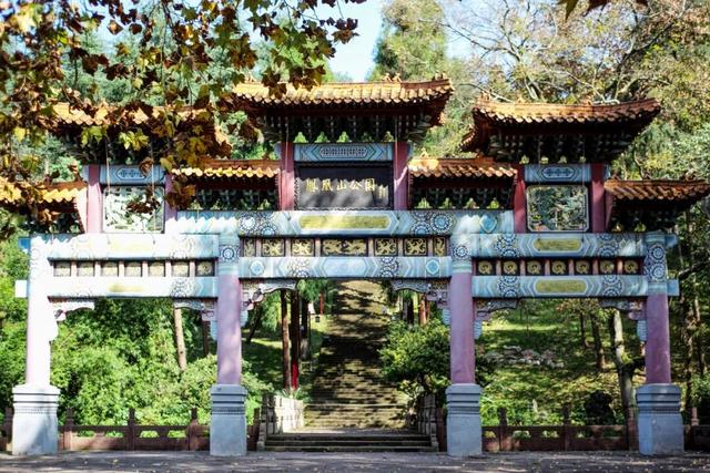 这个“名牌加身”的西南山城，正适合淡季来玩！