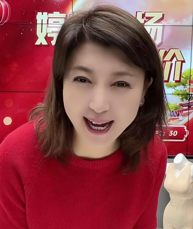 53岁晚节不保？踩着赵本山上位的闫学晶	，终是为荒唐行径买了单