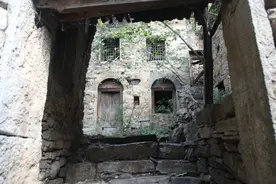 中国河南一偏僻村庄，竟成神秘鬼村，揭秘10多年无人居住的真相图片