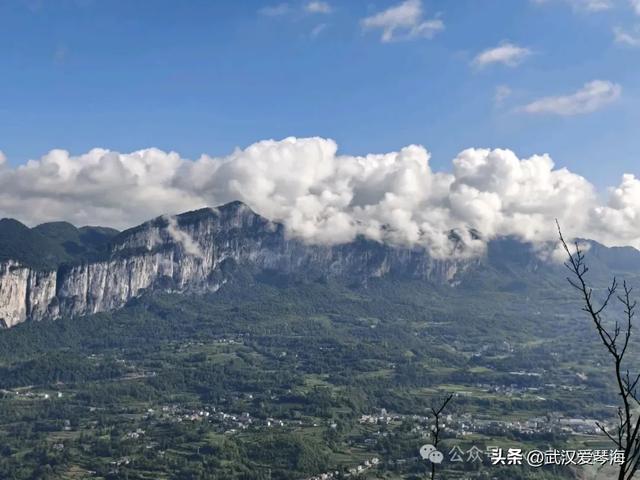 徒步利川朝东岩：华中绝壁的震撼与隐忧，环保徒步爱好者的见闻