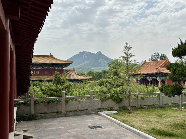 游览青州市知名景点龙兴寺