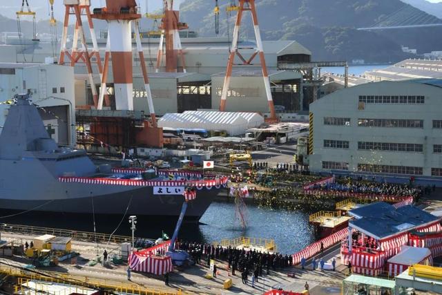 高市早苗在中国面前，按下扩军备战加速键，日本撕下了最后的伪装