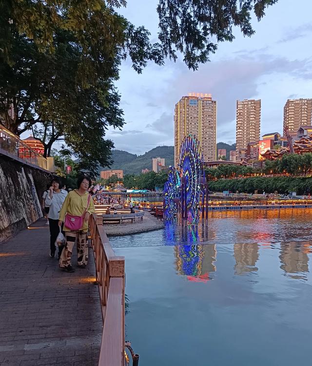 难忘宣恩的美食和夜景,还有白嫖了7小时停车场