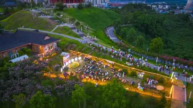 达州渠县文峰山夏夜模式已上线，承包你的整个夏日快乐！