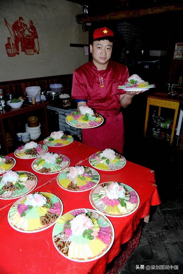 甘肃省陇南市宕昌县，哈达铺镇红军长征经过90周年纪念盛世。