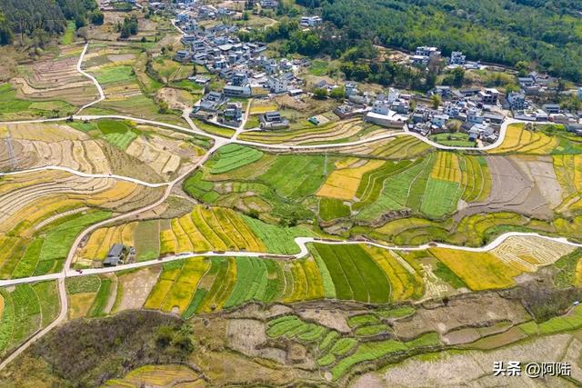 俯瞰大理郊外的乡村田园,胜似江南还多几分野性,美得让人心醉