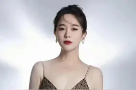 48岁左小青穿瑜伽裤健身，身材真是中年女星天花板，没有一点赘肉图片