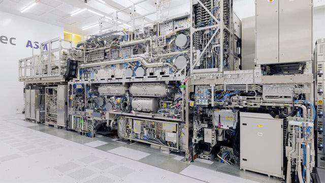 ASML 计划在 2027 年交付 56 款低数值孔径和 10 款高数值孔径 EUV 工具