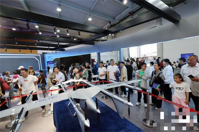 山东济宁机器鸟火了！翼展80厘米抗7级风，能巡田驱鸟还闯火场