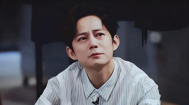 世上没后悔药？无妻无子、与保姆相伴的何炅，走上了另外一条道路