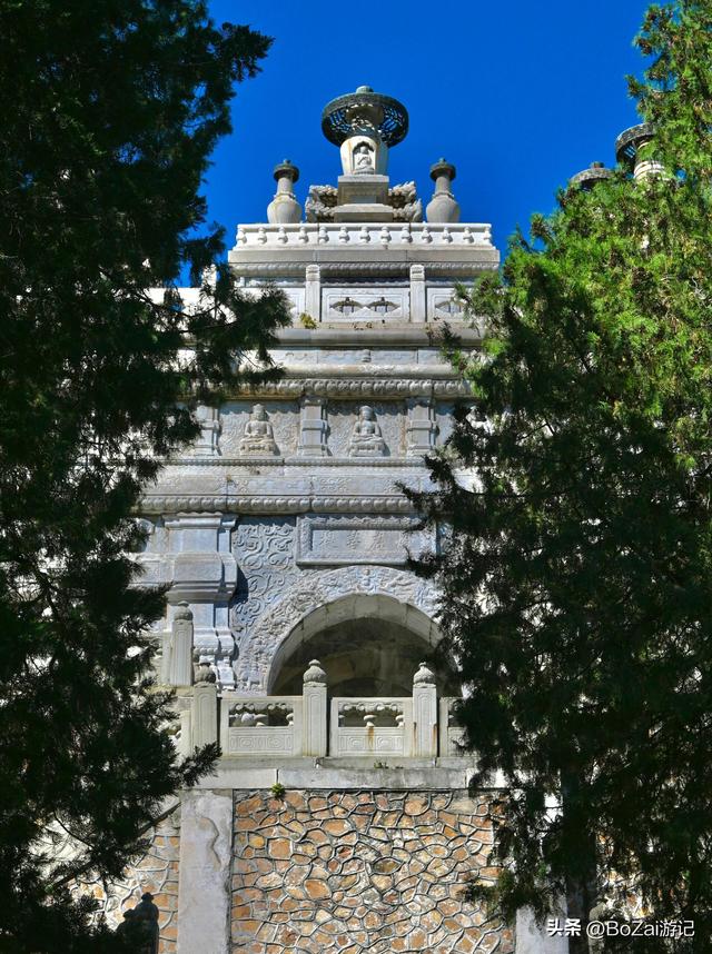 逛十次香山才发现，碧云寺藏金刚塔，机位超绝