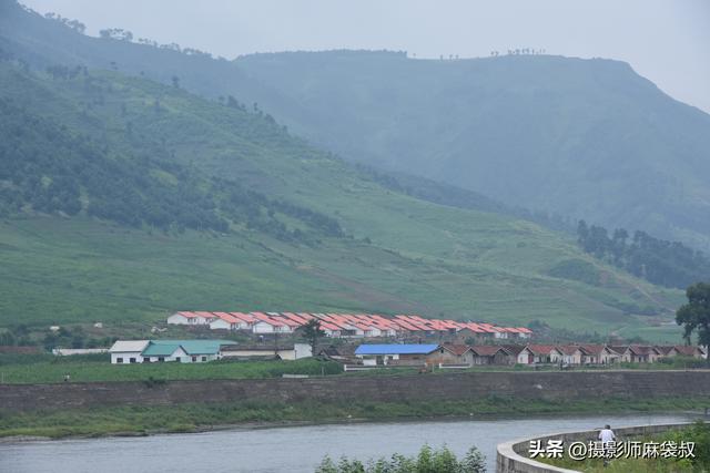 边陲小城临江： 四保临江发生地 与朝鲜隔江而望 肉眼可见对面的军营