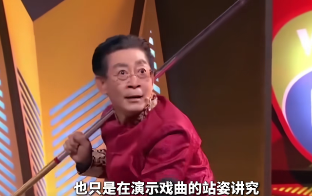 六小龄童金屋藏娇37年的妻子，原来是我们熟悉的她，难怪藏着掖着