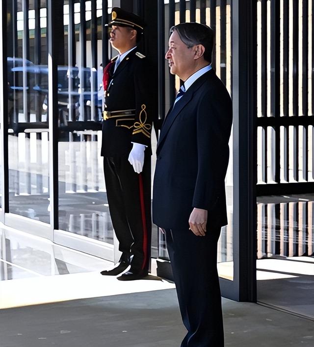 日本天皇亲自出山，对中国的反击正式开始	，高市早苗憋出了一妙计