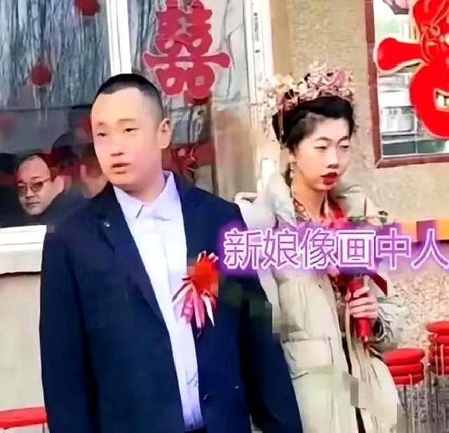 甘肃一男子结婚，新娘因相貌奇特走红，网友：像仕女图里走出来