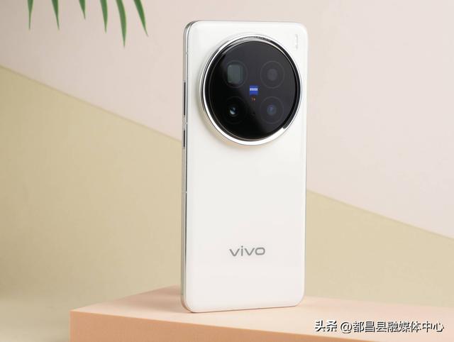 vivo亮出“底牌”，16GB+512GB下跌1454元，天玑9400+2亿像素