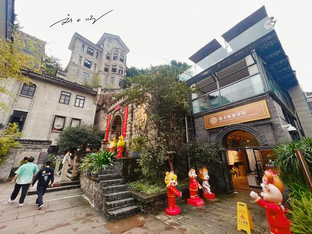 重庆有条“立体老街”，青砖黛瓦藏中西融合，夜景比洪崖洞更美？