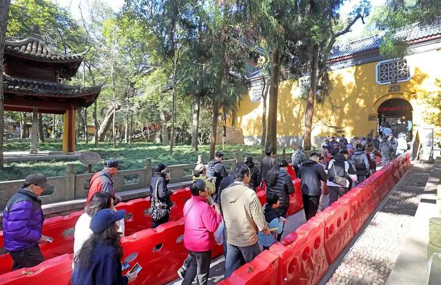 灵隐免票首日抢空!放弃4.9亿门票,景区图的是长远饭票