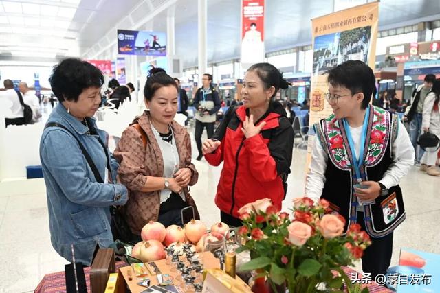 绿籽甜石榴、贲古银壶……蒙自在昆明南站成功“出圈”