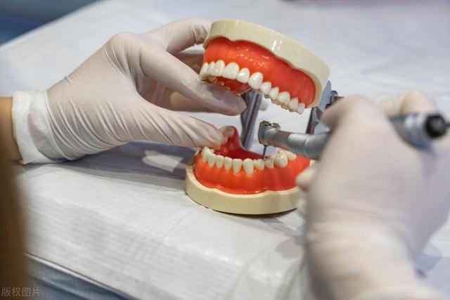 口腔医学技术专业好不好？就业及前景怎么样？与口腔医学有啥区别