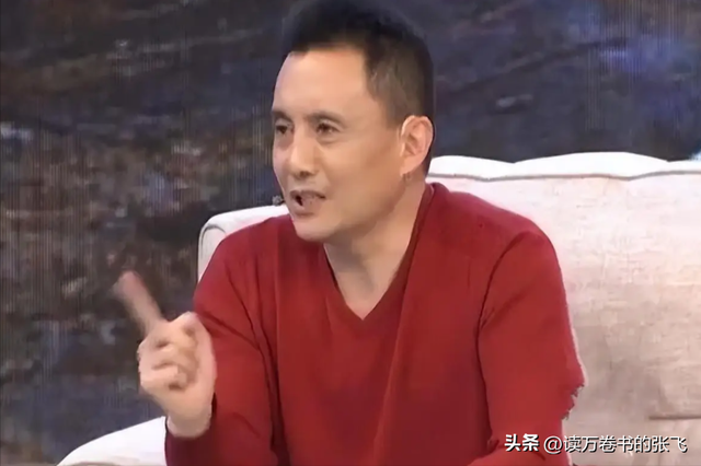 他被谢霆锋打成重伤，发妻6次流产绝情离开，如今街头卖卤肉为生