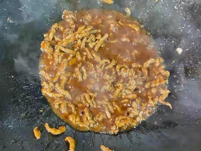 京酱肉丝：一勺酱香征服味蕾！家常做法大揭秘，新手也能秒变大厨