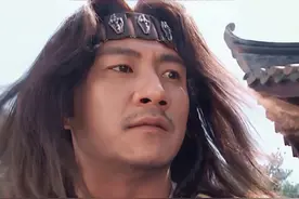 难怪乔峰英雄盖世，金庸却让他自尽，你看乔峰毁了谁的清白就懂了图片