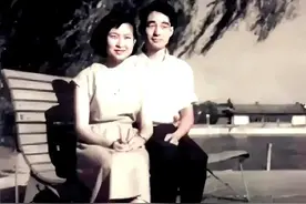 1960年，李敏和丈夫孔令华合影，那年她24岁，长相出众，气质不凡图片