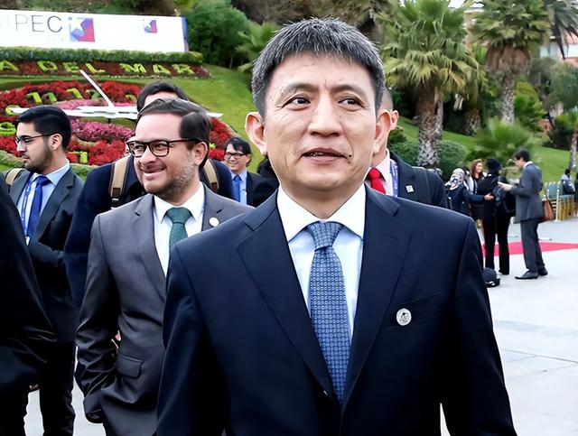 中美会谈结束，特朗普表态，美财长：中国稀土限制，将推迟一年