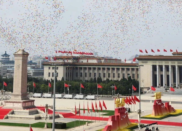 原来九三阅兵的解说是她！23岁登上央视，47岁坚守岗位仍旧单身